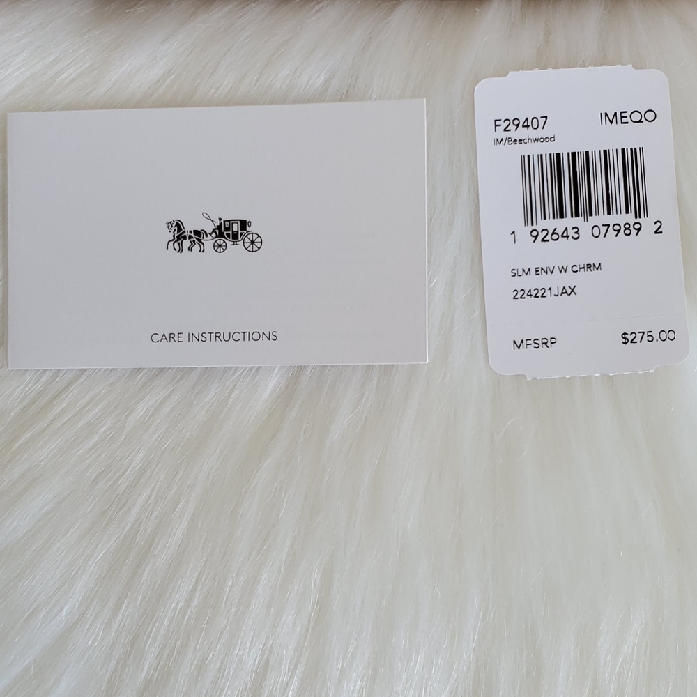 🎁💕Beautiful Coach Wallet With Charm(1 Available) - Picture 8 of 9